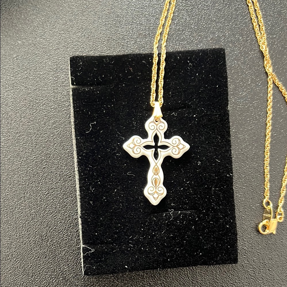 Avon Vintage Porcelain Cross 1996 white and gold Cross Pendant Necklace